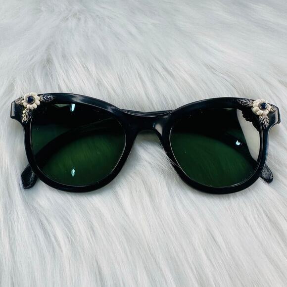 Vintage 1950’s Cat Eye Sunglasses with Flower Rhinestone Details Original Case main image 11